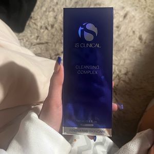 IS clinical cleansing complex face wash